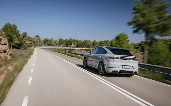 Cars wallpapers Porsche Cayenne S E-Hybrid Coupe SportDesign Package - 2023