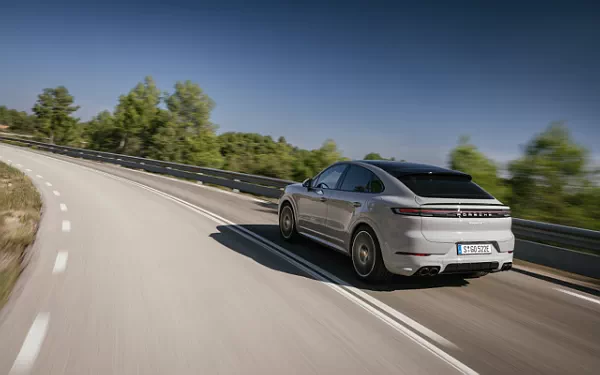 Cars wallpapers Porsche Cayenne S E-Hybrid Coupe SportDesign Package - 2023