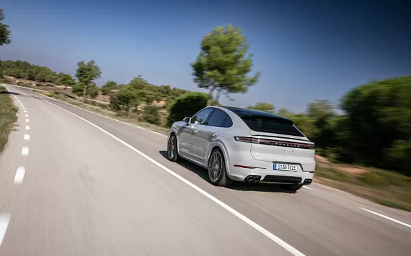 Cars wallpapers Porsche Cayenne S E-Hybrid Coupe SportDesign Package - 2023