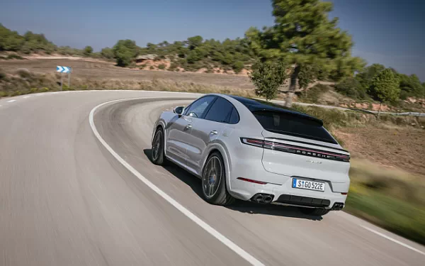 Cars wallpapers Porsche Cayenne S E-Hybrid Coupe SportDesign Package - 2023