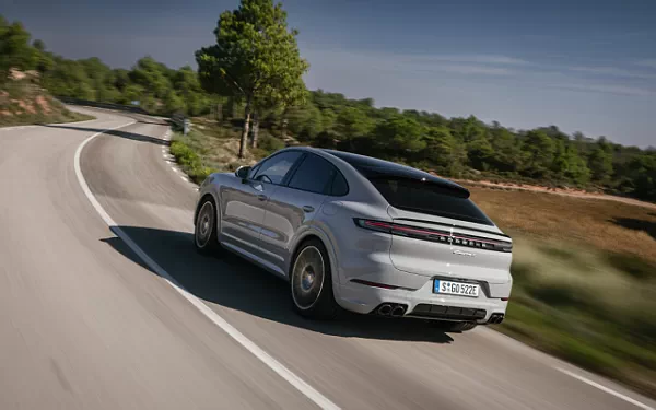 Cars wallpapers Porsche Cayenne S E-Hybrid Coupe SportDesign Package - 2023