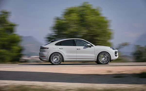 Cars wallpapers Porsche Cayenne S E-Hybrid Coupe SportDesign Package - 2023