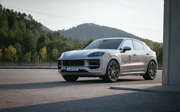 Cars wallpapers Porsche Cayenne S E-Hybrid Coupe SportDesign Package - 2023