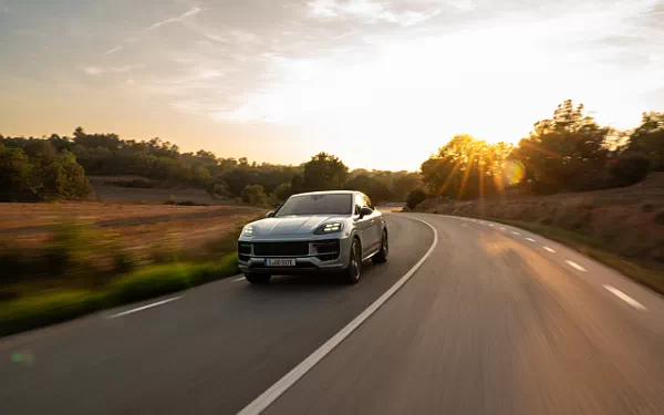 Cars wallpapers Porsche Cayenne Turbo E-Hybrid Coupe - 2023