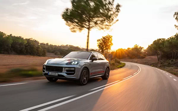 Cars wallpapers Porsche Cayenne Turbo E-Hybrid Coupe - 2023