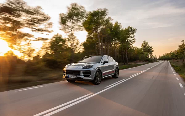 Cars wallpapers Porsche Cayenne Turbo E-Hybrid Coupe - 2023