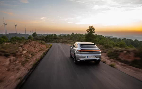 Cars wallpapers Porsche Cayenne Turbo E-Hybrid Coupe - 2023