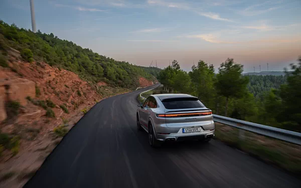 Cars wallpapers Porsche Cayenne Turbo E-Hybrid Coupe - 2023
