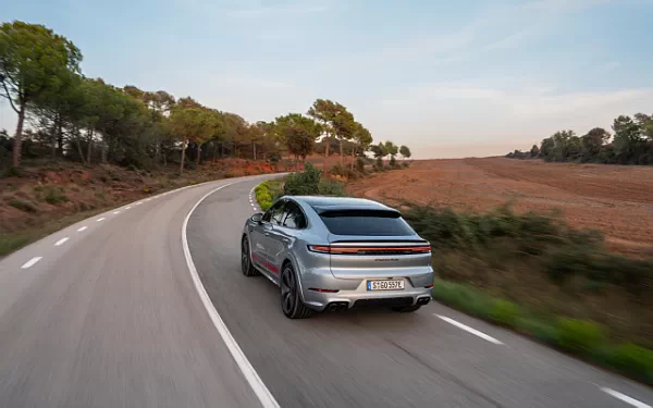 Cars wallpapers Porsche Cayenne Turbo E-Hybrid Coupe - 2023