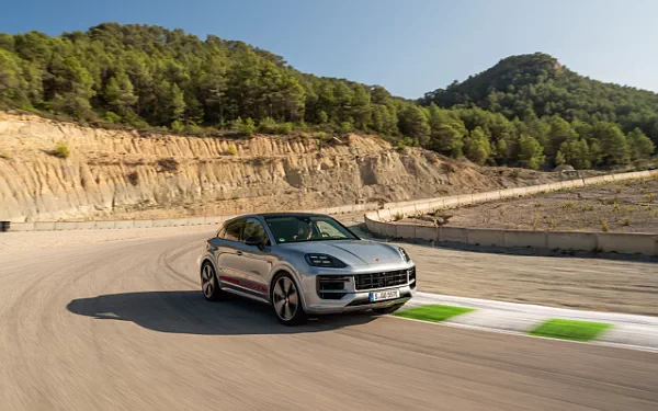 Cars wallpapers Porsche Cayenne Turbo E-Hybrid Coupe - 2023