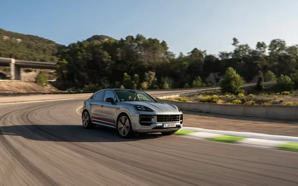 Cars wallpapers Porsche Cayenne Turbo E-Hybrid Coupe - 2023