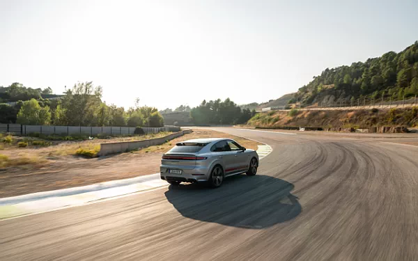 Cars wallpapers Porsche Cayenne Turbo E-Hybrid Coupe - 2023