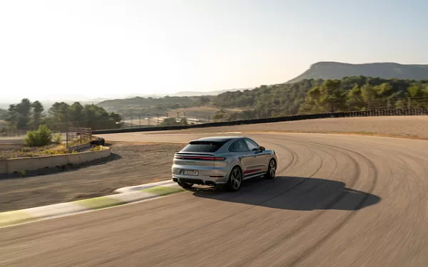Cars wallpapers Porsche Cayenne Turbo E-Hybrid Coupe - 2023