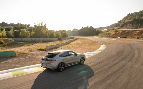 Cars wallpapers Porsche Cayenne Turbo E-Hybrid Coupe - 2023