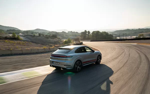Cars wallpapers Porsche Cayenne Turbo E-Hybrid Coupe - 2023