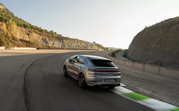Cars wallpapers Porsche Cayenne Turbo E-Hybrid Coupe - 2023