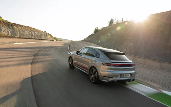 Cars wallpapers Porsche Cayenne Turbo E-Hybrid Coupe - 2023