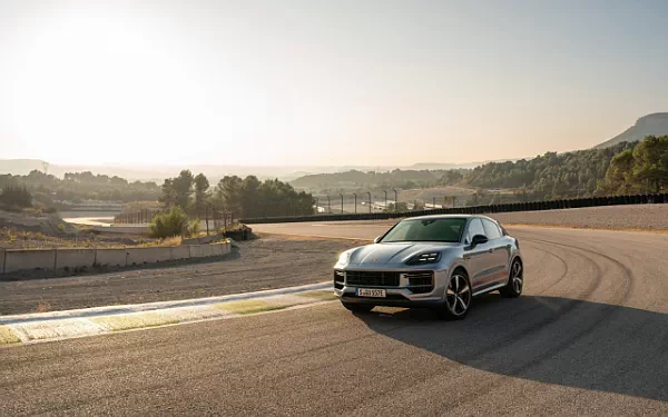 Cars wallpapers Porsche Cayenne Turbo E-Hybrid Coupe - 2023