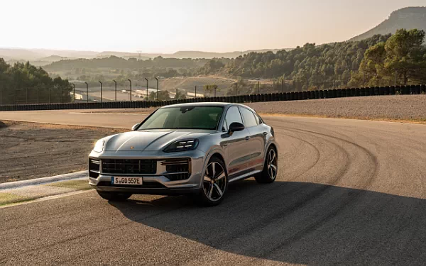 Cars wallpapers Porsche Cayenne Turbo E-Hybrid Coupe - 2023