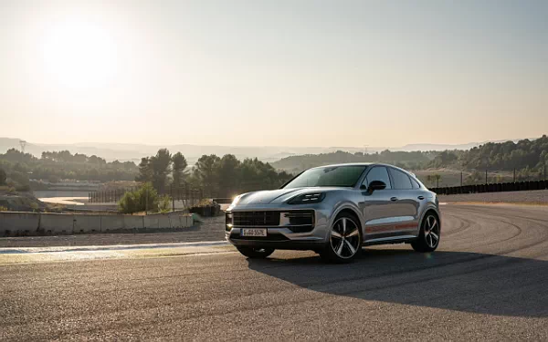Cars wallpapers Porsche Cayenne Turbo E-Hybrid Coupe - 2023