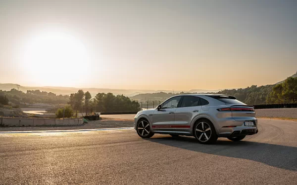 Cars wallpapers Porsche Cayenne Turbo E-Hybrid Coupe - 2023