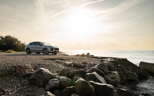 Cars wallpapers Porsche Cayenne Turbo E-Hybrid Coupe - 2023