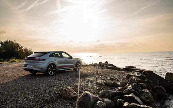 Cars wallpapers Porsche Cayenne Turbo E-Hybrid Coupe - 2023