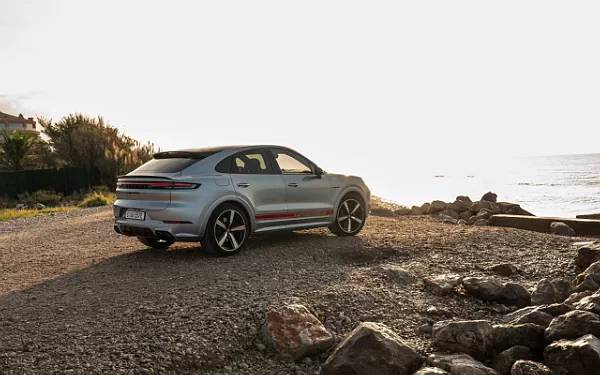 Cars wallpapers Porsche Cayenne Turbo E-Hybrid Coupe - 2023