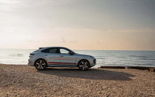 Cars wallpapers Porsche Cayenne Turbo E-Hybrid Coupe - 2023