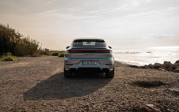 Cars wallpapers Porsche Cayenne Turbo E-Hybrid Coupe - 2023