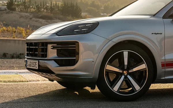 Cars wallpapers Porsche Cayenne Turbo E-Hybrid Coupe - 2023