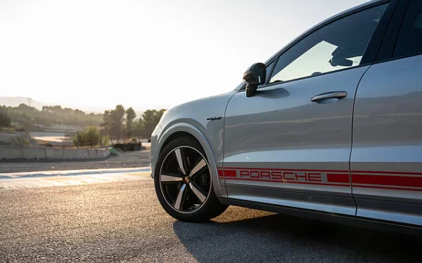 Cars wallpapers Porsche Cayenne Turbo E-Hybrid Coupe - 2023