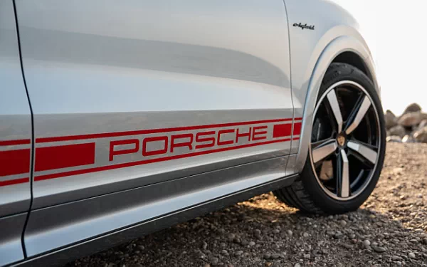 Cars wallpapers Porsche Cayenne Turbo E-Hybrid Coupe - 2023