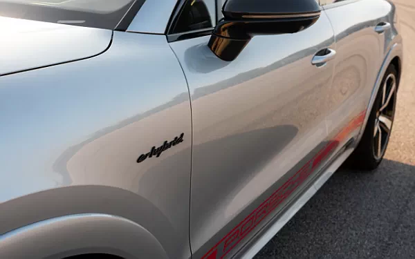 Cars wallpapers Porsche Cayenne Turbo E-Hybrid Coupe - 2023