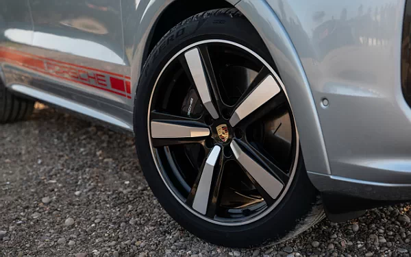 Cars wallpapers Porsche Cayenne Turbo E-Hybrid Coupe - 2023