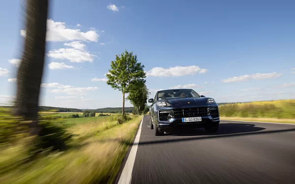 Cars wallpapers Porsche Cayenne GTS Coupe (Algarve Blue Metallic) - 2024