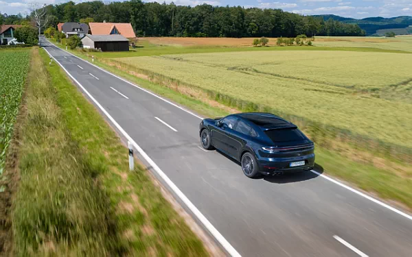 Cars wallpapers Porsche Cayenne GTS Coupe (Algarve Blue Metallic) - 2024