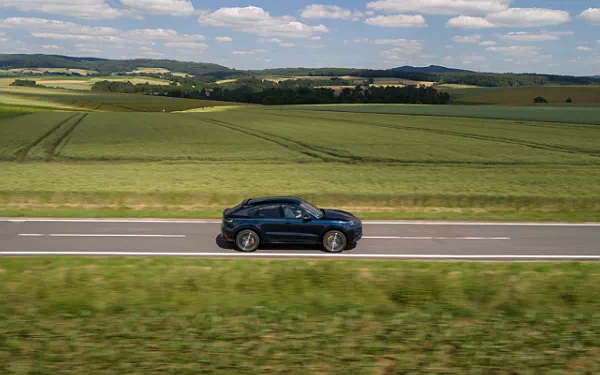 Cars wallpapers Porsche Cayenne GTS Coupe (Algarve Blue Metallic) - 2024
