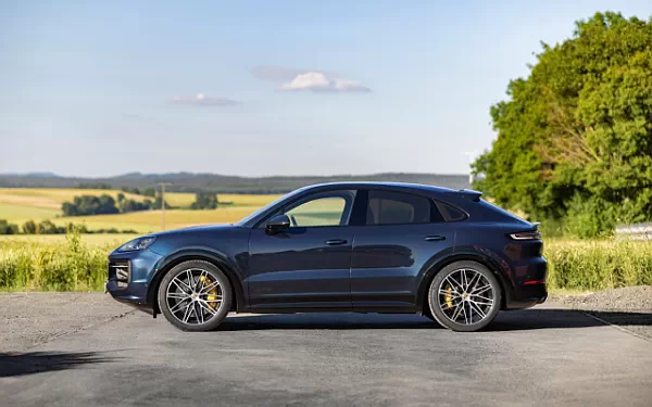 Cars wallpapers Porsche Cayenne GTS Coupe (Algarve Blue Metallic) - 2024