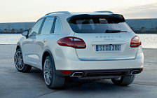 Cars wallpapers Porsche Cayenne S Hybrid - 2010