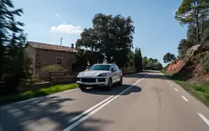 Cars wallpapers Porsche Cayenne S E-Hybrid (Carrara White Metallic) - 2023