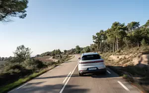 Cars wallpapers Porsche Cayenne S E-Hybrid (Carrara White Metallic) - 2023