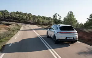Cars wallpapers Porsche Cayenne S E-Hybrid (Carrara White Metallic) - 2023