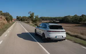 Cars wallpapers Porsche Cayenne S E-Hybrid (Carrara White Metallic) - 2023