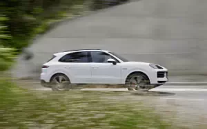 Cars wallpapers Porsche Cayenne S E-Hybrid - 2023