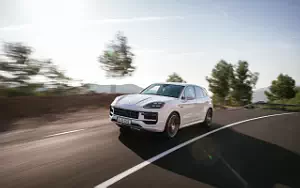 Cars wallpapers Porsche Cayenne Turbo E-Hybrid (Carrara White Metallic) - 2023
