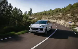 Cars wallpapers Porsche Cayenne Turbo E-Hybrid (Carrara White Metallic) - 2023
