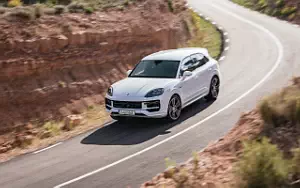 Cars wallpapers Porsche Cayenne Turbo E-Hybrid (Carrara White Metallic) - 2023