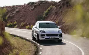 Cars wallpapers Porsche Cayenne Turbo E-Hybrid (Carrara White Metallic) - 2023