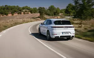 Cars wallpapers Porsche Cayenne Turbo E-Hybrid (Carrara White Metallic) - 2023